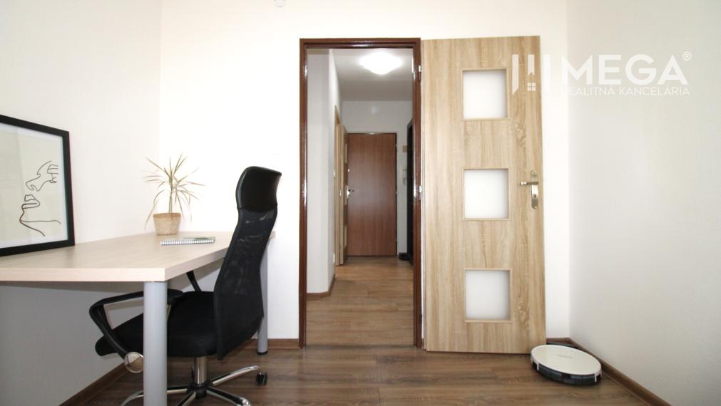 REZERVOVANÝ ZARIADENÝ 2-izbový BYT PO REKONŠTRUKCII – HUMENNÉ