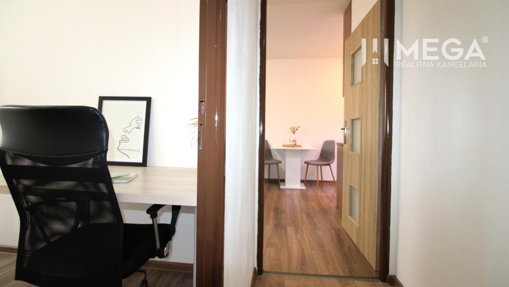 REZERVOVANÝ ZARIADENÝ 2-izbový BYT PO REKONŠTRUKCII – HUMENNÉ