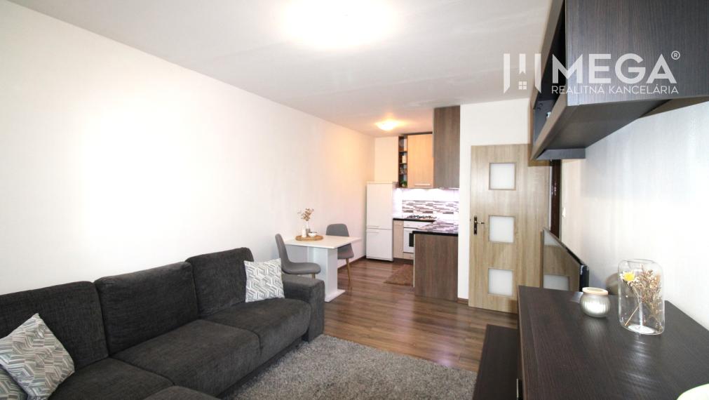 REZERVOVANÝ ZARIADENÝ 2-izbový BYT PO REKONŠTRUKCII – HUMENNÉ