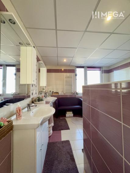 Na predaj veľký 5 izbový byt s balkón na sidl. III v Humennom