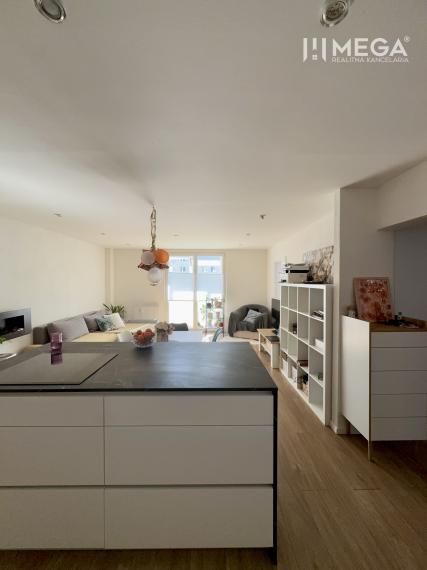 Na predaj veľký 5 izbový byt s balkón na sidl. III v Humennom