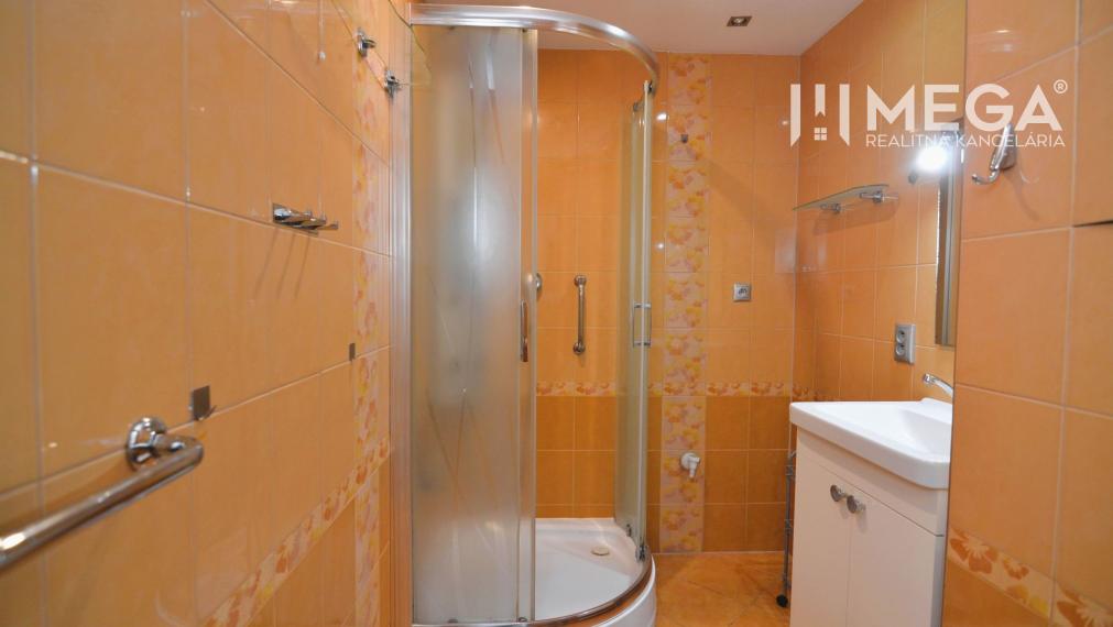 PREDAJ VEĽKÉHO (63 m2) 2-izbového bytu v HUMENNOM