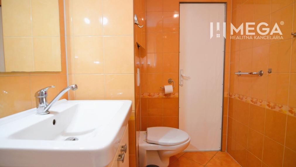 PREDAJ VEĽKÉHO (63 m2) 2-izbového bytu v HUMENNOM