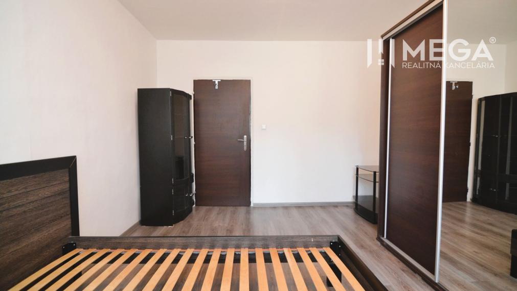 PREDAJ VEĽKÉHO (63 m2) 2-izbového bytu v HUMENNOM