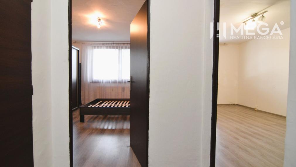 PREDAJ VEĽKÉHO (63 m2) 2-izbového bytu v HUMENNOM