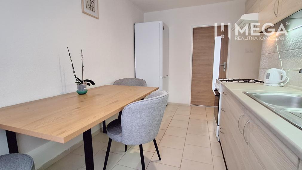 EXKLUZÍVNE NA PRENÁJOM 2-izbový BYT v meste Humenné