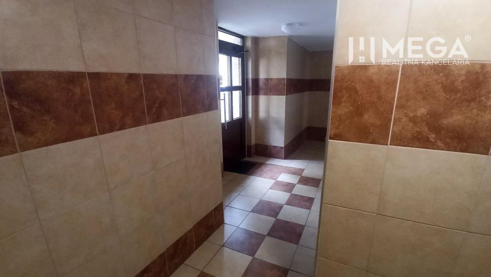 NA PRENÁJOM 1,5-IZB. BYT V MESTE HUMENNÉ