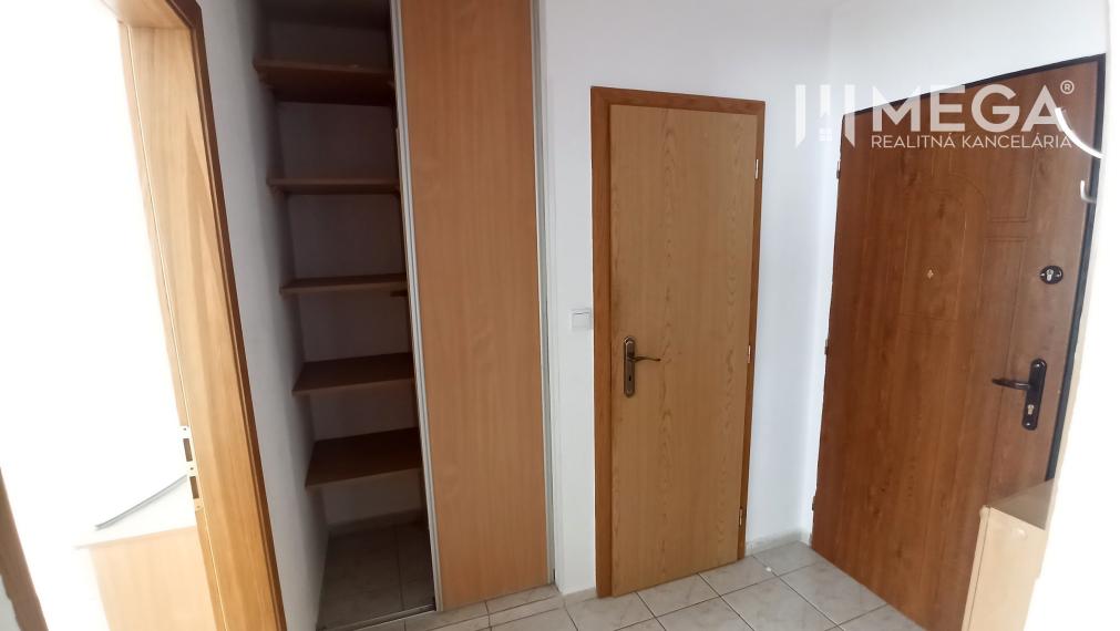 NA PRENÁJOM 1,5-IZB. BYT V MESTE HUMENNÉ