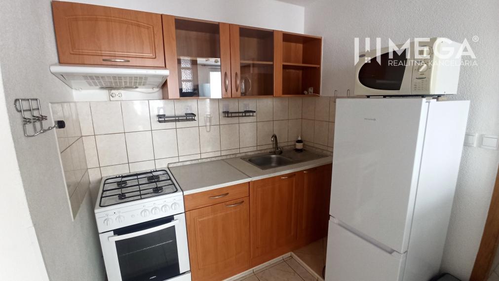 NA PRENÁJOM 1,5-IZB. BYT V MESTE HUMENNÉ