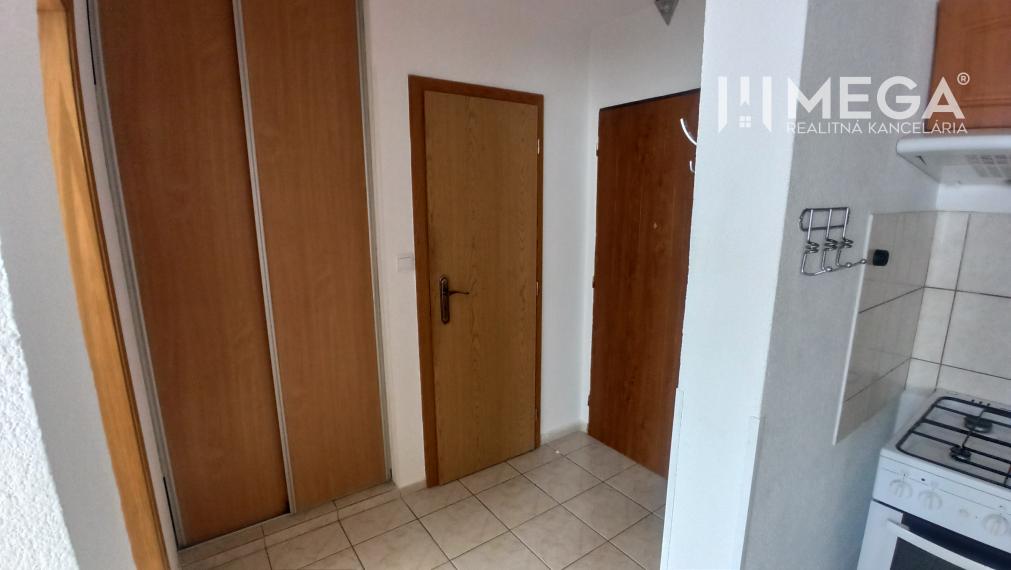 NA PRENÁJOM 1,5-IZB. BYT V MESTE HUMENNÉ