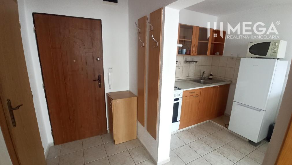 NA PRENÁJOM 1,5-IZB. BYT V MESTE HUMENNÉ