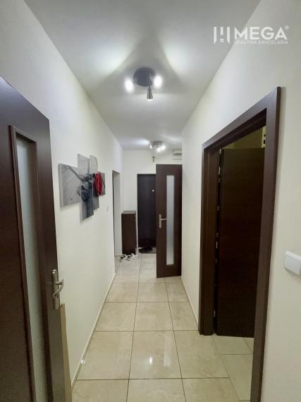 Na predaj veľký 3 izbový byt s balkónom na sidl.III v Humennom