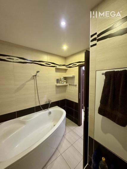 Na predaj veľký 3 izbový byt s balkónom na sidl.III v Humennom