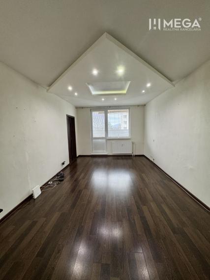 Na predaj veľký 3 izbový byt s balkónom na sidl.III v Humennom