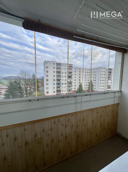 Na predaj veľký 3 izbový byt s balkónom na sidl.III v Humennom