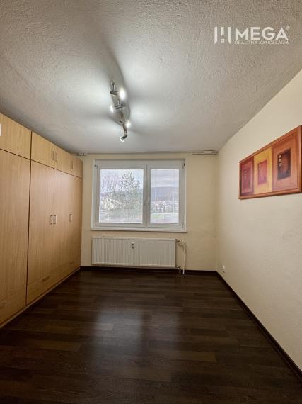 Na predaj veľký 3 izbový byt s balkónom na sidl.III v Humennom