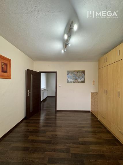 Na predaj veľký 3 izbový byt s balkónom na sidl.III v Humennom