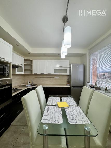 Na predaj veľký 3 izbový byt s balkónom na sidl.III v Humennom