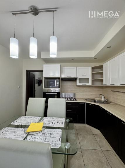 Na predaj veľký 3 izbový byt s balkónom na sidl.III v Humennom