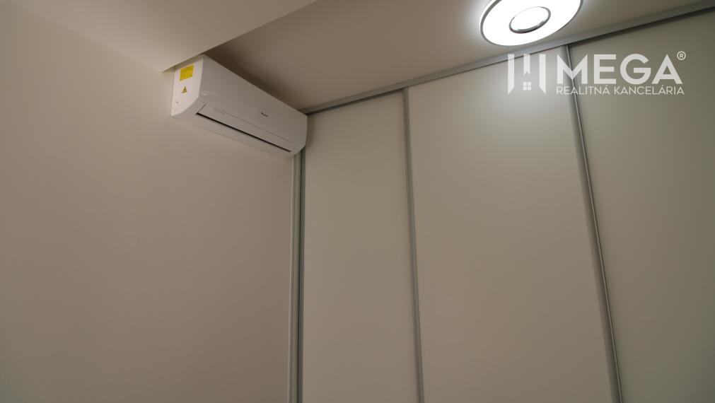 NA PREDAJ - 2 iz. byt, prerobený s balkónom blízko centra mesta Humenné