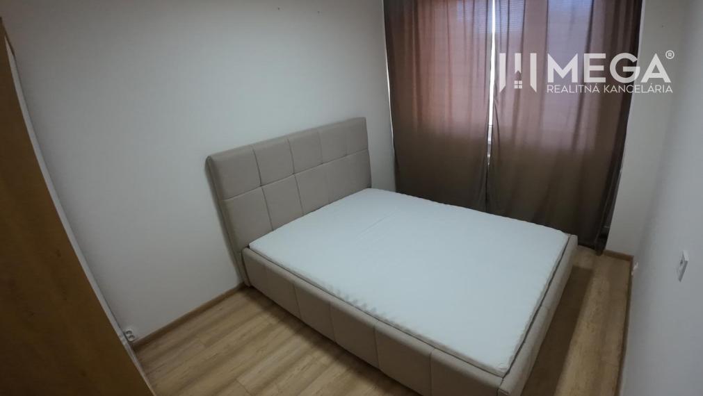 REZERVOVANÝ 2 IZBOVÝ BYT PO KOMPLETNEJ REKONŠTRUKCII HUMENNÉ