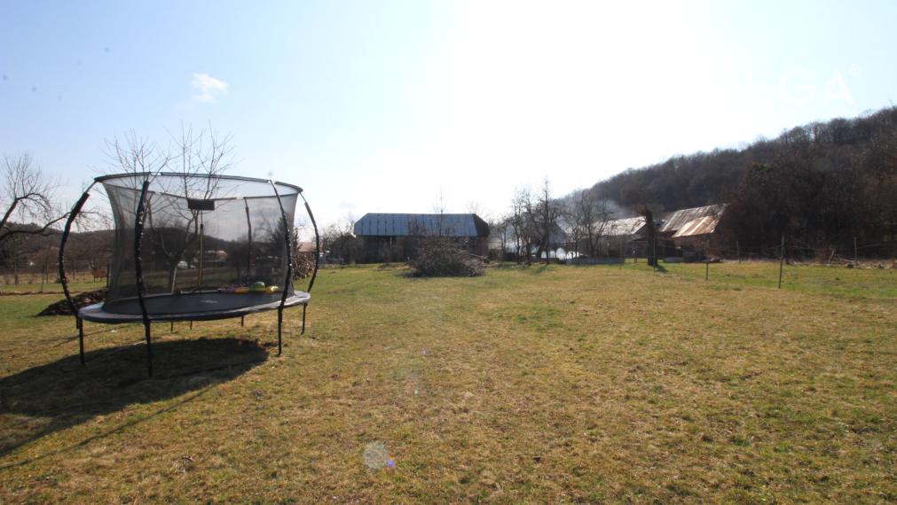 NA PREDAJ EXKLUZÍVNE: Rozostavaná stavba s kráľovským pozemkom a bonusovou stodolou - Zbojné