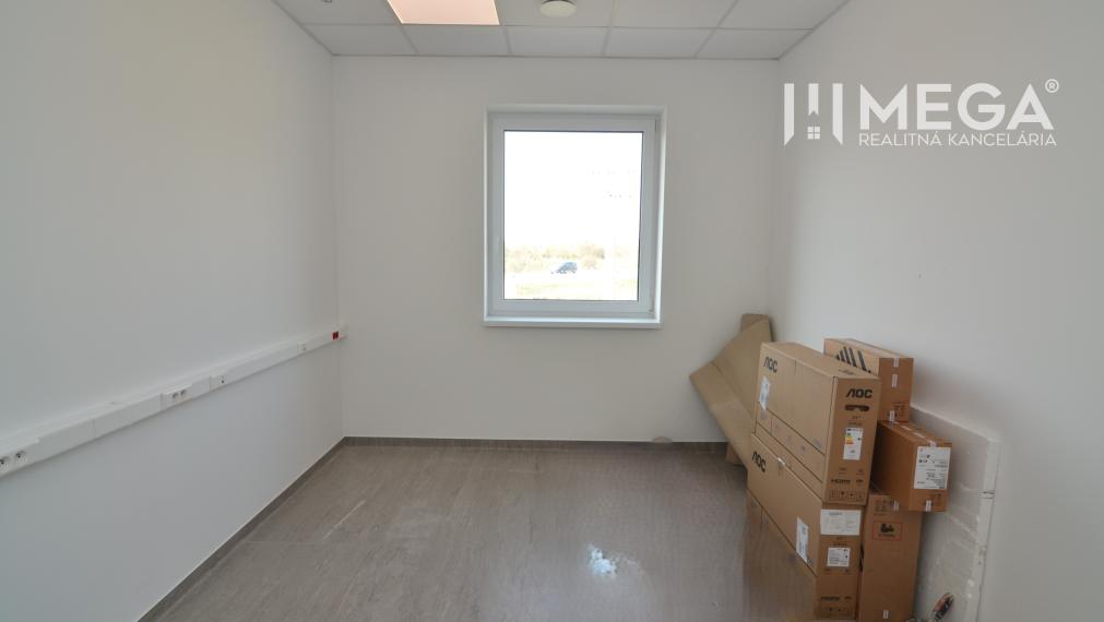 PRENÁJOM KANCELÁRIE (13,20 m2) v Humennom ul. Mierová