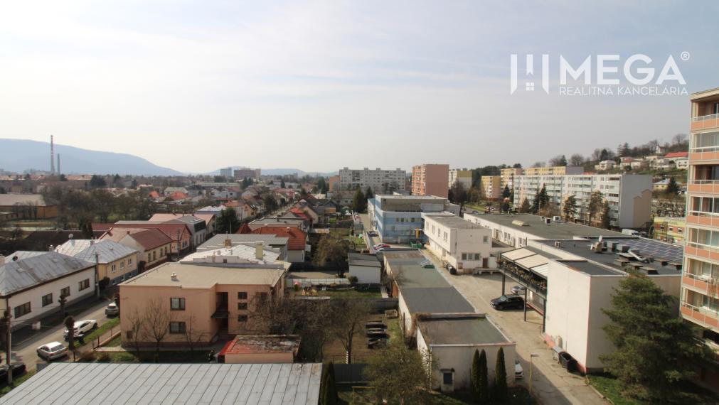 ZNÍŽENÁ CENA NA PREDAJ 3,5 -IZBOVÝ BYT ul. MIEROVÁ HUMENNÉ