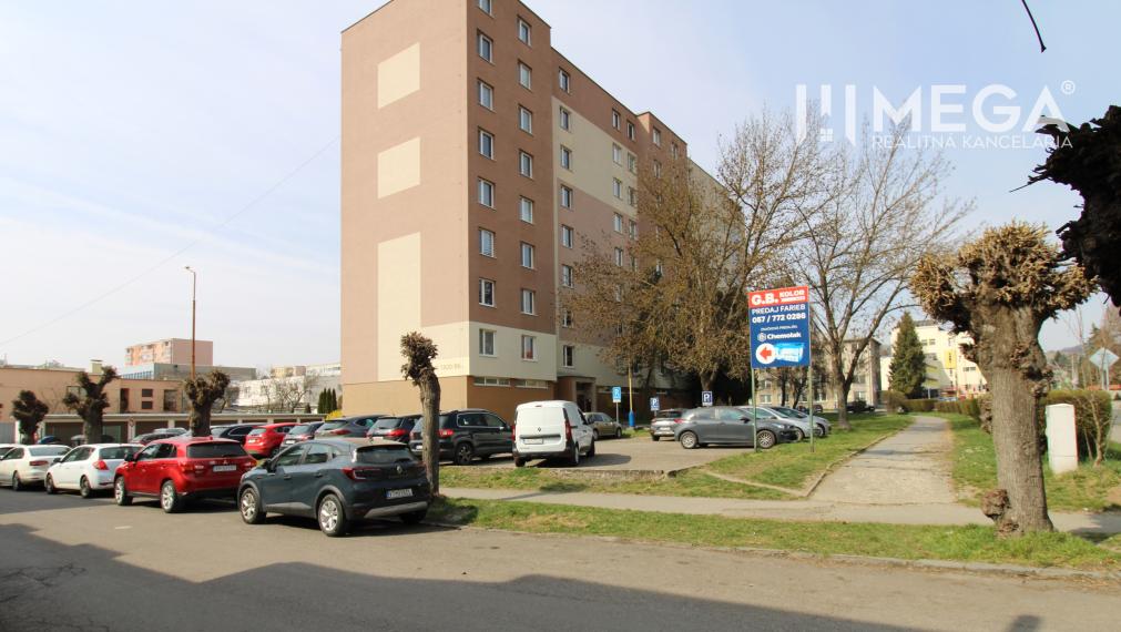 ZNÍŽENÁ CENA NA PREDAJ 3,5 -IZBOVÝ BYT ul. MIEROVÁ HUMENNÉ