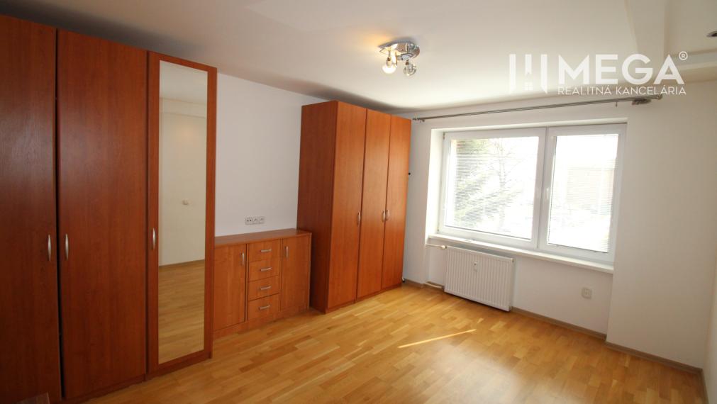 NOVÁ CENA NA PRENÁJOM ZARIADENÝ 2-izbový byt sídl.1 HUMENNÉ