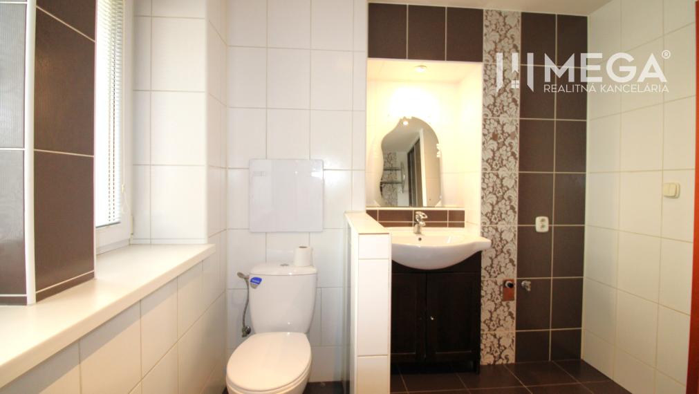 NOVÁ CENA NA PRENÁJOM ZARIADENÝ 2-izbový byt sídl.1 HUMENNÉ