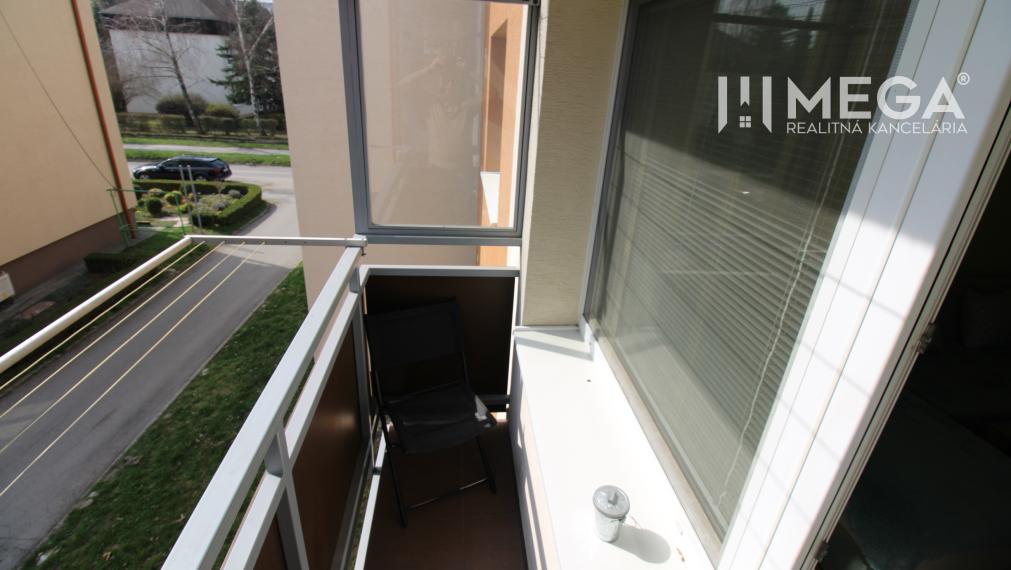 NOVÁ CENA NA PRENÁJOM ZARIADENÝ 2-izbový byt sídl.1 HUMENNÉ