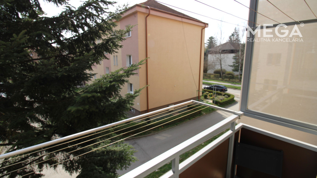 NOVÁ CENA NA PRENÁJOM ZARIADENÝ 2-izbový byt sídl.1 HUMENNÉ