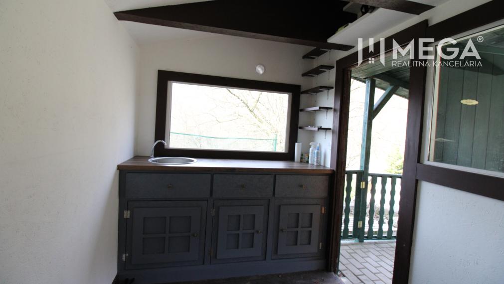 NOVINKA - NA PREDAJ pozemok 800m2 v ZO Poniklec pri meste Humenné