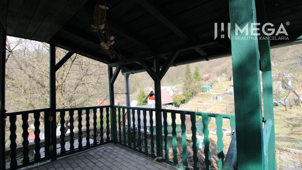 NOVINKA - NA PREDAJ pozemok 800m2 v ZO Poniklec pri meste Humenné