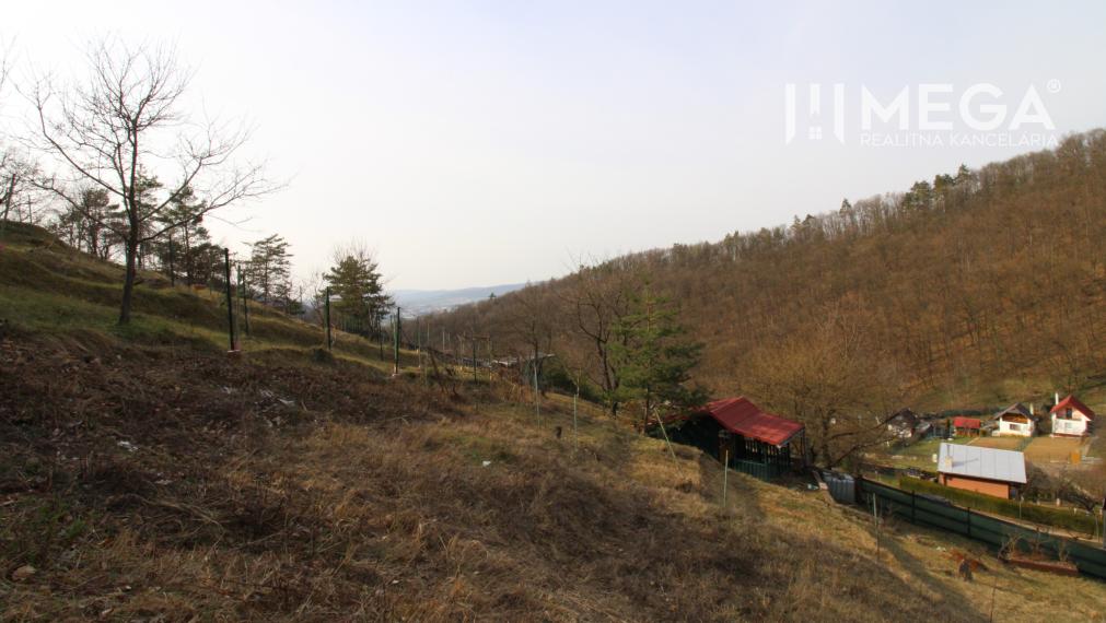 NOVINKA - NA PREDAJ pozemok 800m2 v ZO Poniklec pri meste Humenné