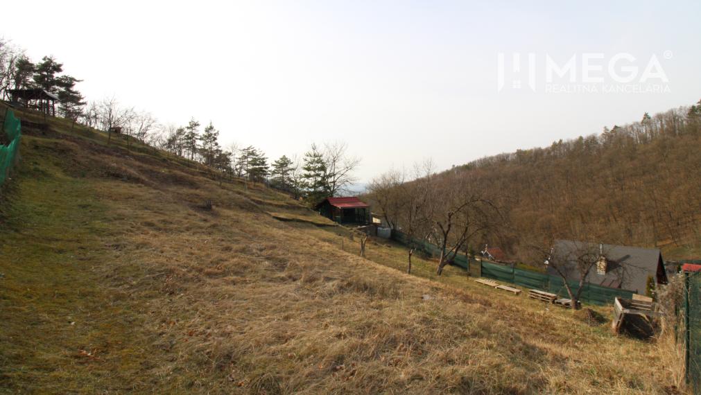 NOVINKA - NA PREDAJ pozemok 800m2 v ZO Poniklec pri meste Humenné