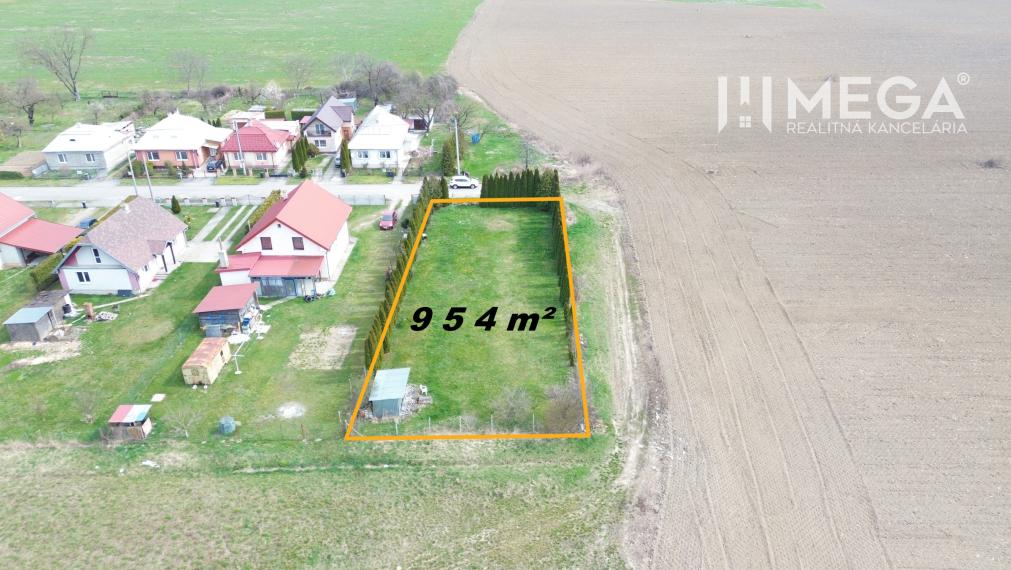 NA PREDAJ ROVINATÝ STAVEBNÝ POZEMOK V MESTE STRÁŽSKE 954 m²