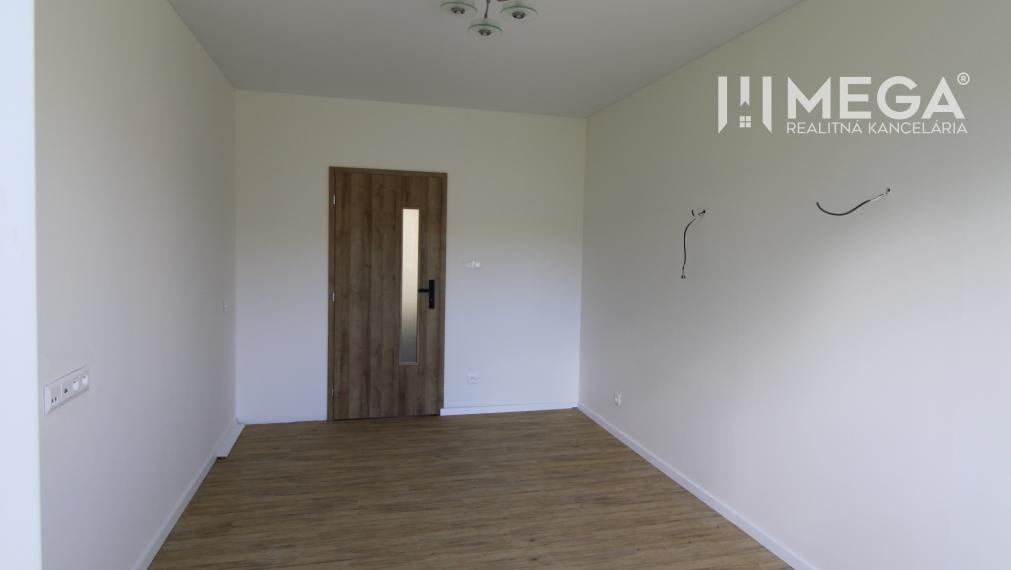 REZERVOVANÝ - Na predaj 2i byt - ul. Dobrianskeho v meste Humenné