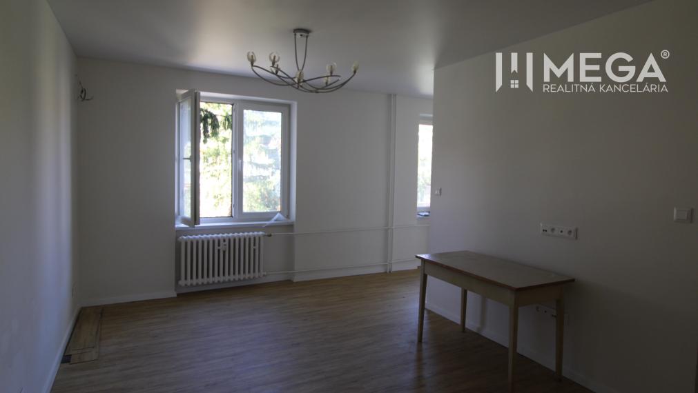 REZERVOVANÝ - Na predaj 2i byt - ul. Dobrianskeho v meste Humenné