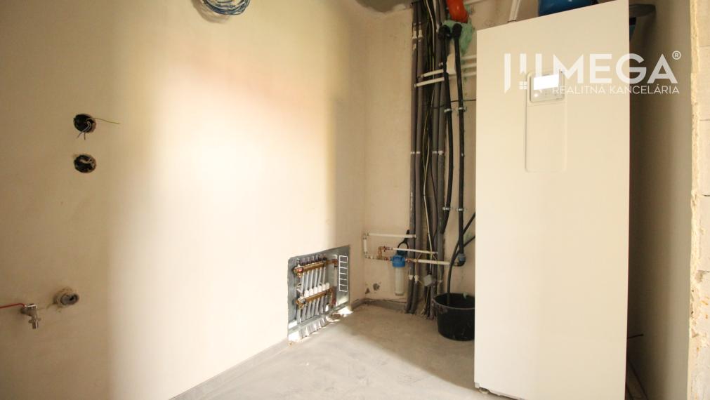 NA PREDAJ: Nadštandardný 5-izbový rodinný dom v Šemši – Moderné bývanie s výhľadom