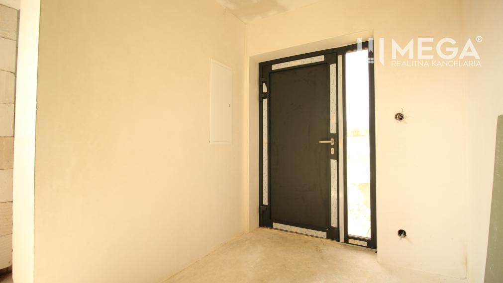 NA PREDAJ: Nadštandardný 5-izbový rodinný dom v Šemši – Moderné bývanie s výhľadom