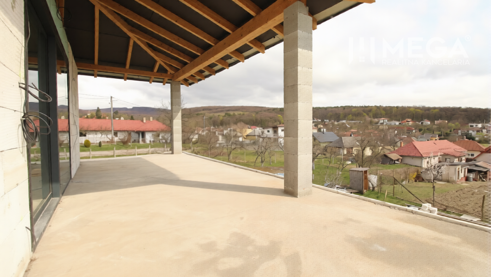 NA PREDAJ: Nadštandardný 5-izbový rodinný dom v Šemši – Moderné bývanie s výhľadom