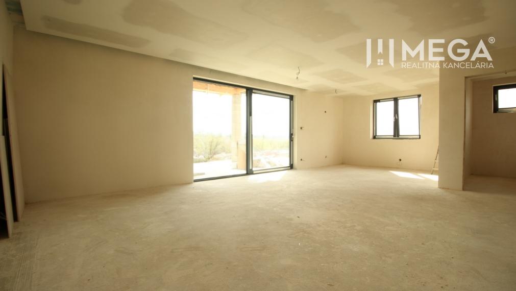 NA PREDAJ: Nadštandardný 5-izbový rodinný dom v Šemši – Moderné bývanie s výhľadom