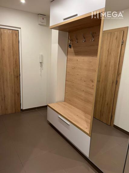 REZERVOVANÝ 2 IZBOVÝ BYT PO KOMPLETNEJ REKONŠTRUKCII HUMENNÉ