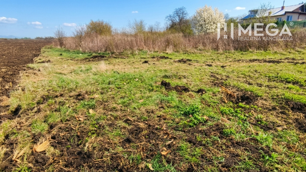 NA PREDAJ: Investičný pozemok s potenciálom pre 3 rodinné domy – Košice, Krásna (Rešov Majer)
