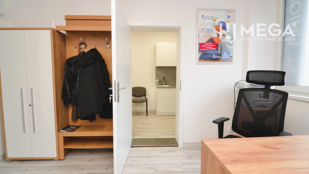 PRENÁJOM komerčného priestoru (32 m2) blízko centra Humenného