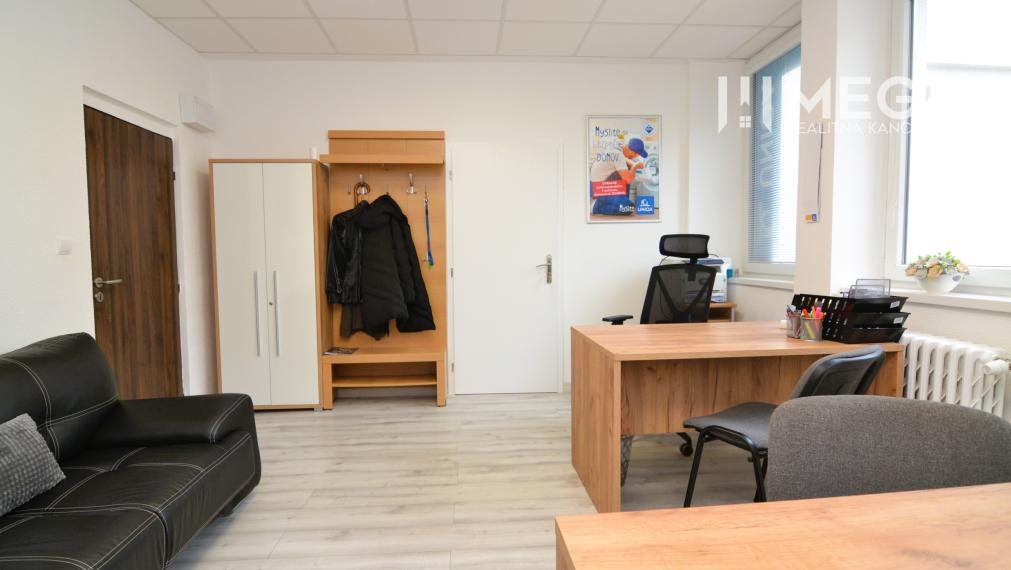 PRENÁJOM komerčného priestoru (32 m2) blízko centra Humenného