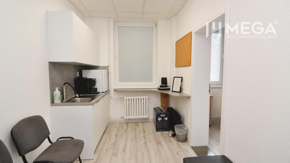 PRENÁJOM komerčného priestoru (32 m2) blízko centra Humenného