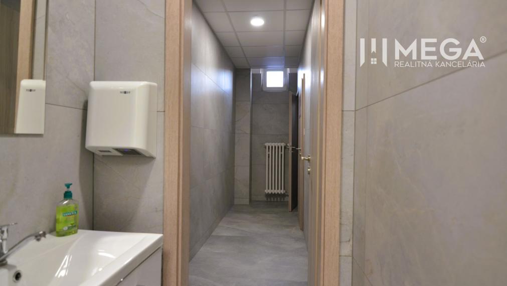 PRENÁJOM komerčného priestoru (14 m2) blízko centra Humenné